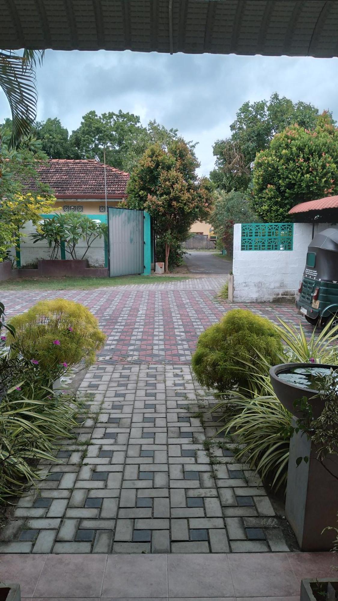 Ch Rooms - Transit Airport Negombo Exterior foto